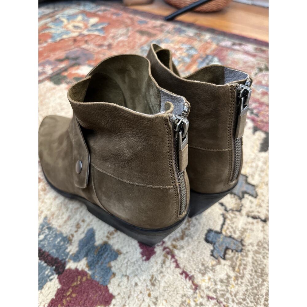 Eileen Fisher 9 Brown Billie Tag Leather Back Zip Block Heel Booties Boots $198 - Picture 6 of 12